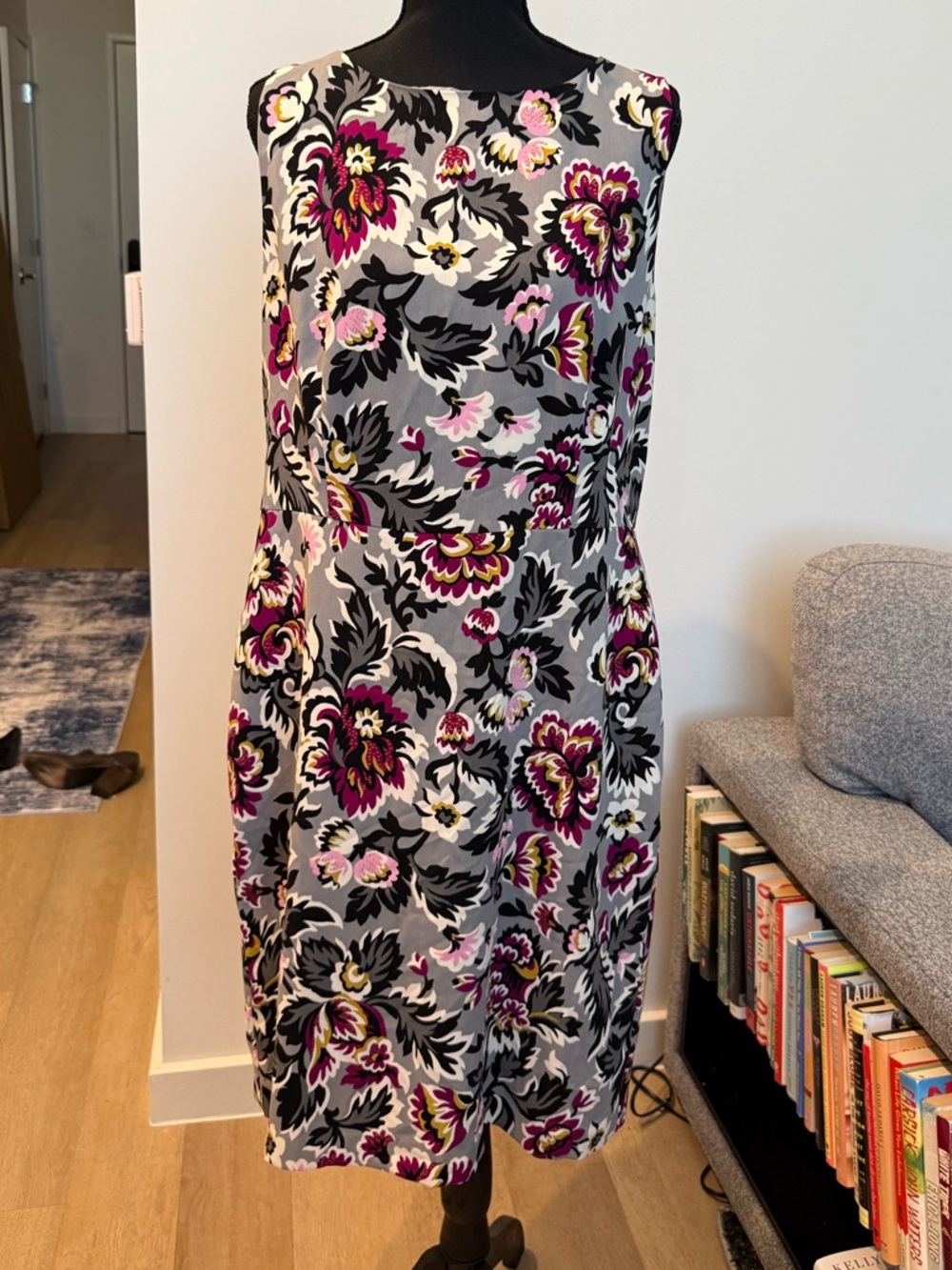 Ann Taylor Factory Sleeveless Floral Sheath Dress in Gray and Magenta - Size 14